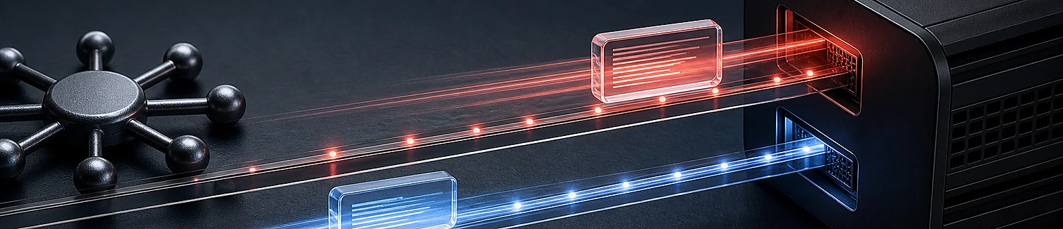 Zwei leuchtende Datenmodule bewegen sich auf getrennten Anfrage- und Antwortbahnen zu einem kompakten Server